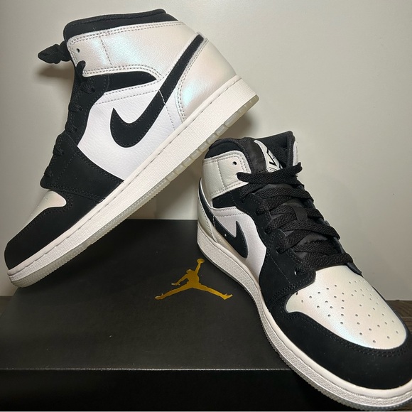 Jordan Other - Nike Jordan 1 Mid 7Y
